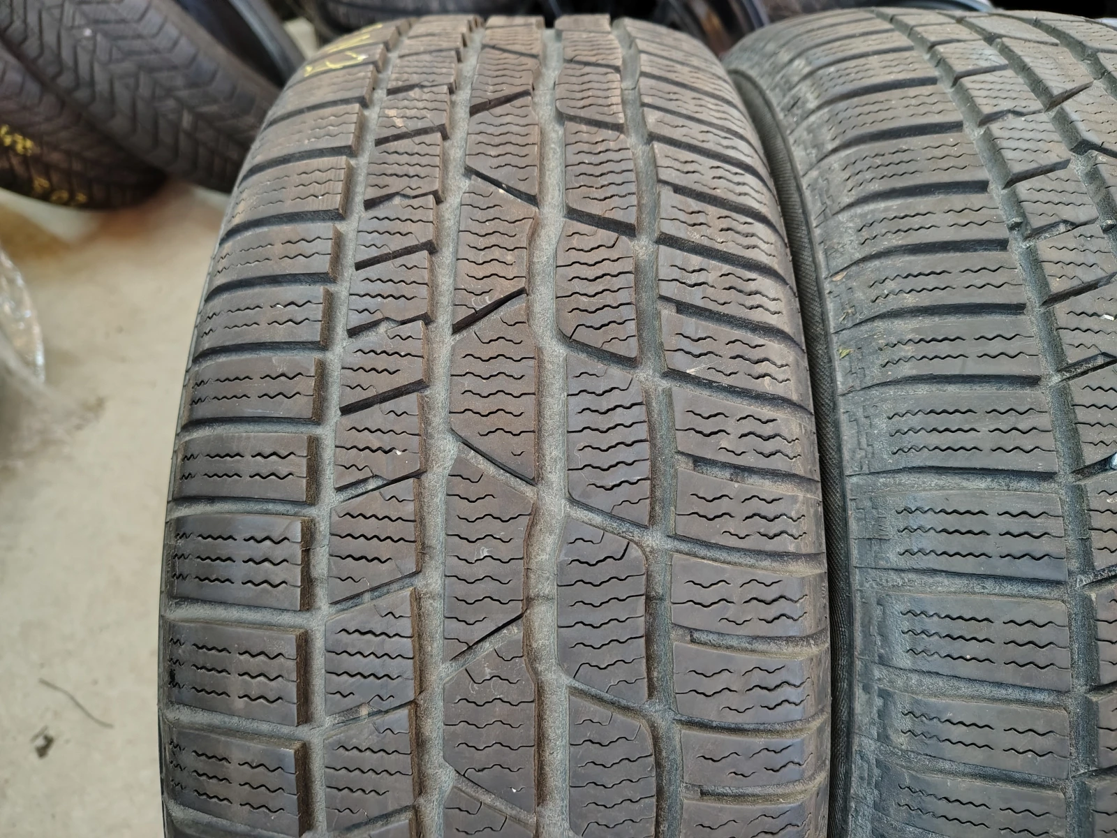 Гуми Зимни 225/55R17, снимка 2 - Гуми и джанти - 54086216