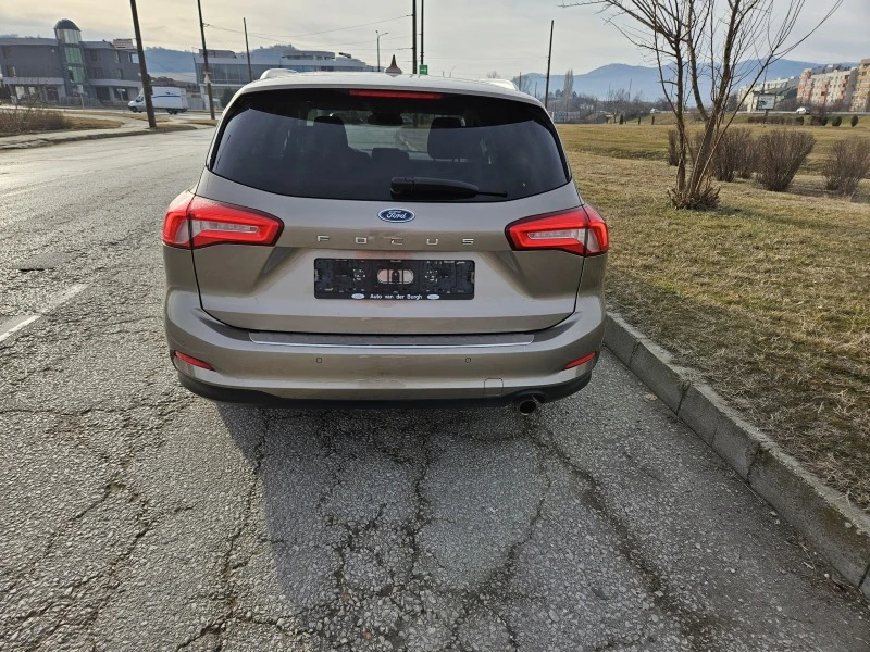 Ford Focus 1.0i automat Titanium, снимка 4 - Автомобили и джипове - 47930791