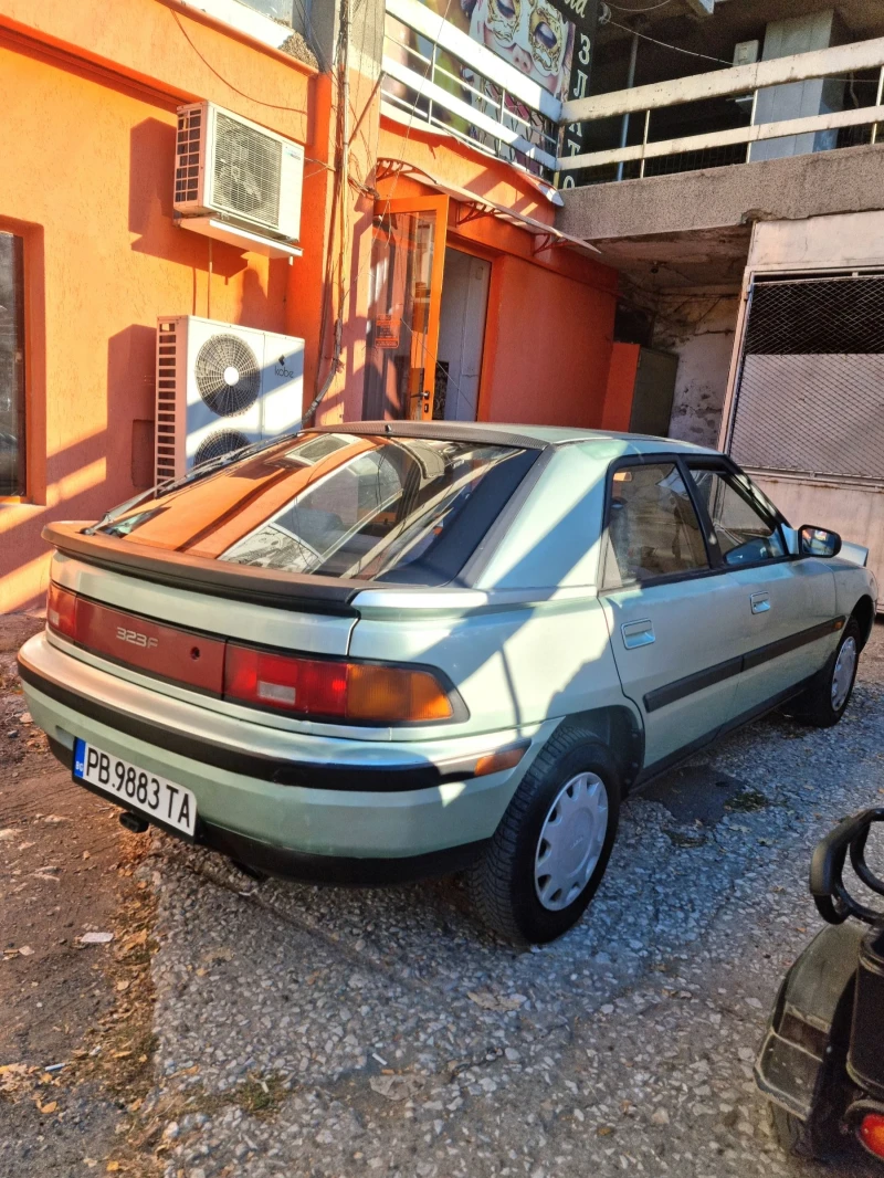 Mazda 323 1.6 Автомат Газ.инж, снимка 3 - Автомобили и джипове - 48086204