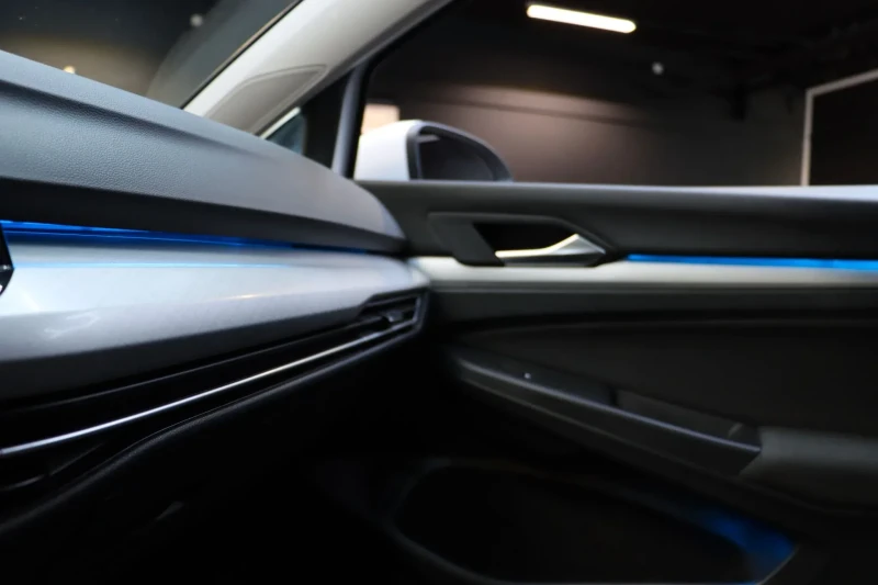 VW Golf 1.5 CNG, снимка 11 - Автомобили и джипове - 52221336