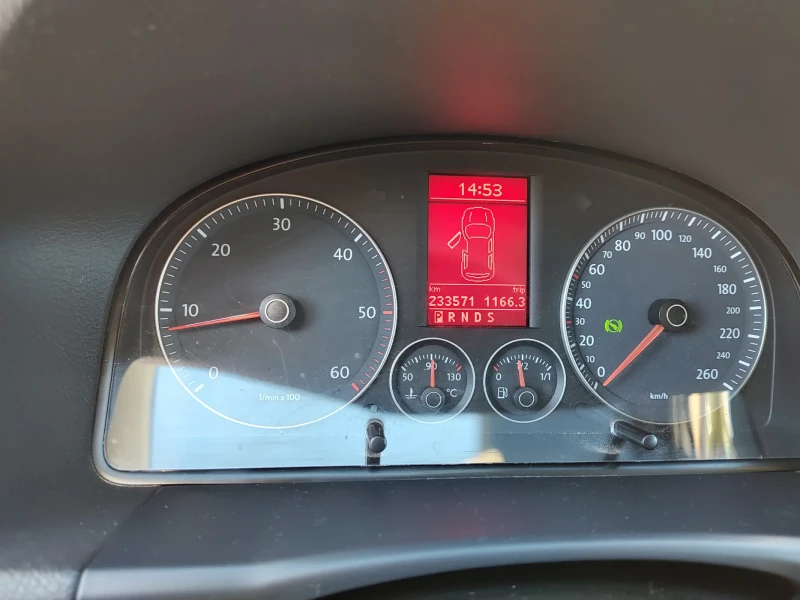 VW Touran, снимка 6 - Автомобили и джипове - 52413706