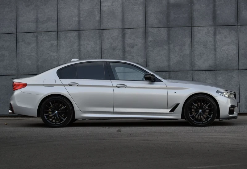 BMW 530 G30/M Pack//Обслужен/Реален пробег/ЦЕНА БЕЗ АНАЛОГ, снимка 7 - Автомобили и джипове - 53330881