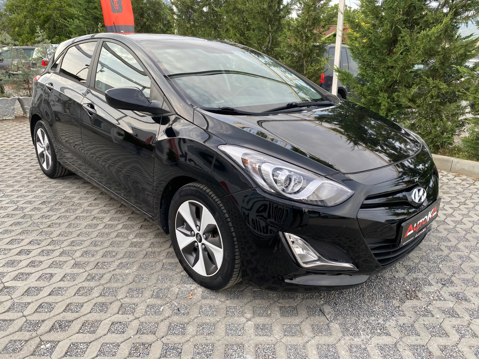 Hyundai Elantra GT= 2.0i-175кс= 72хил.км!= АВТОМАТ= ПАНОРАМА - изображение 2