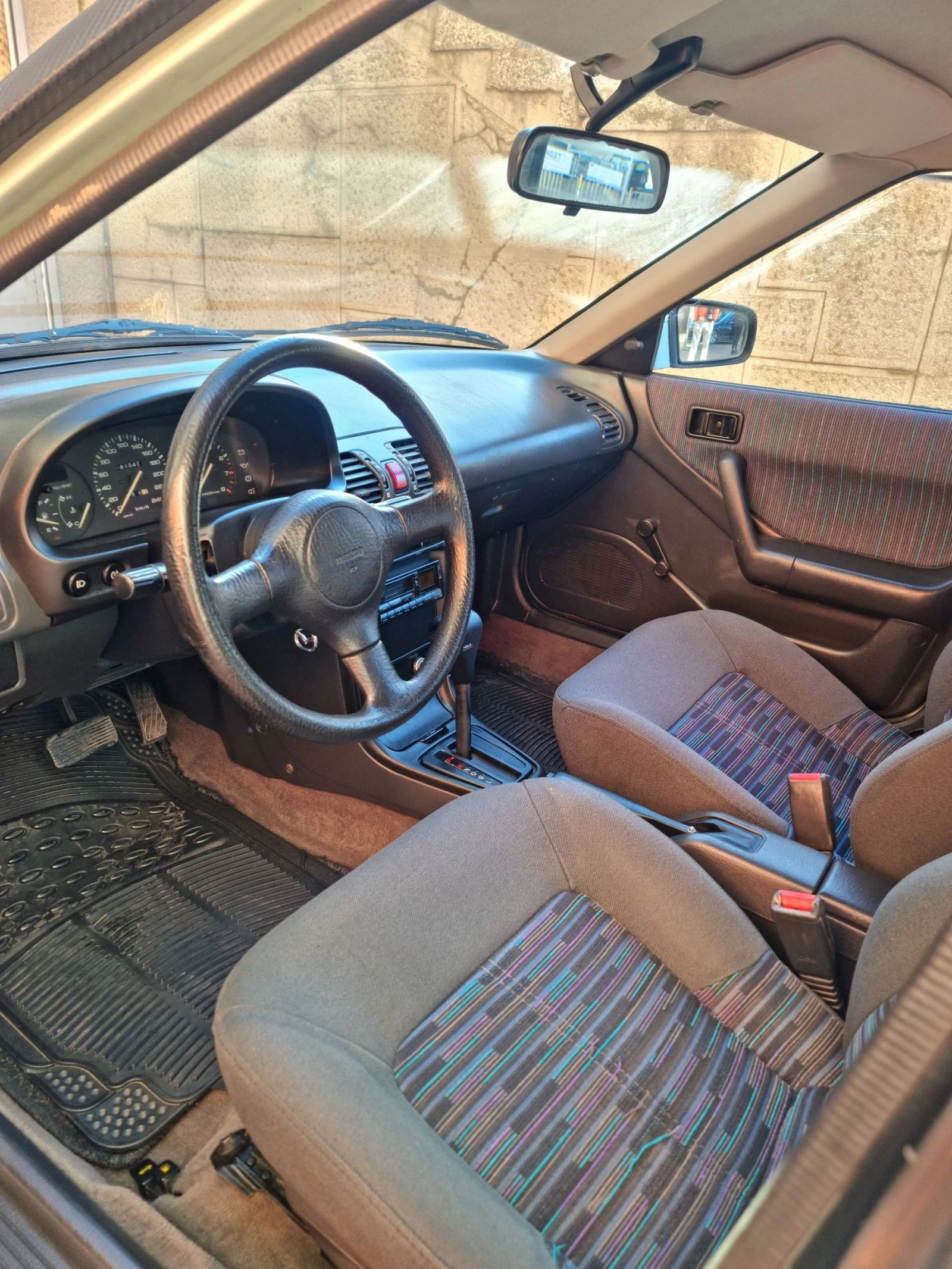 Mazda 323 1.6 Автомат Газ.инж - изображение 5