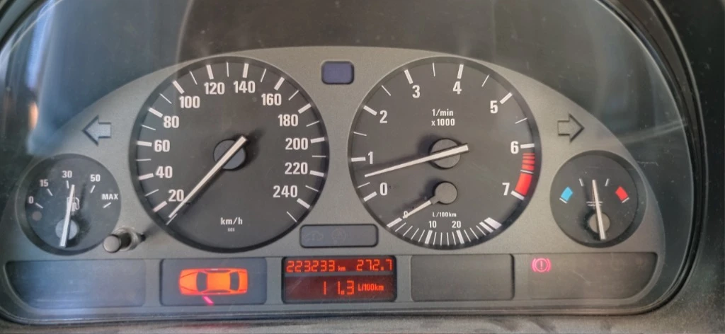 BMW 523  - изображение 9