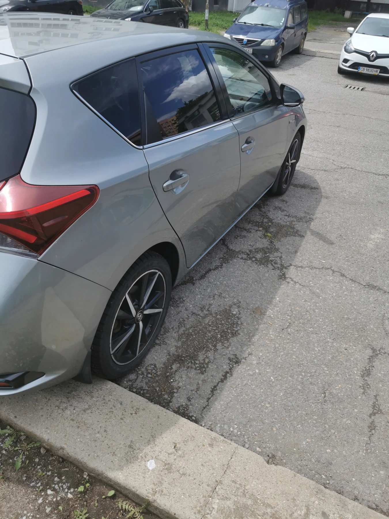 Toyota Auris Хибрид, купена от Тойота България  - изображение 4