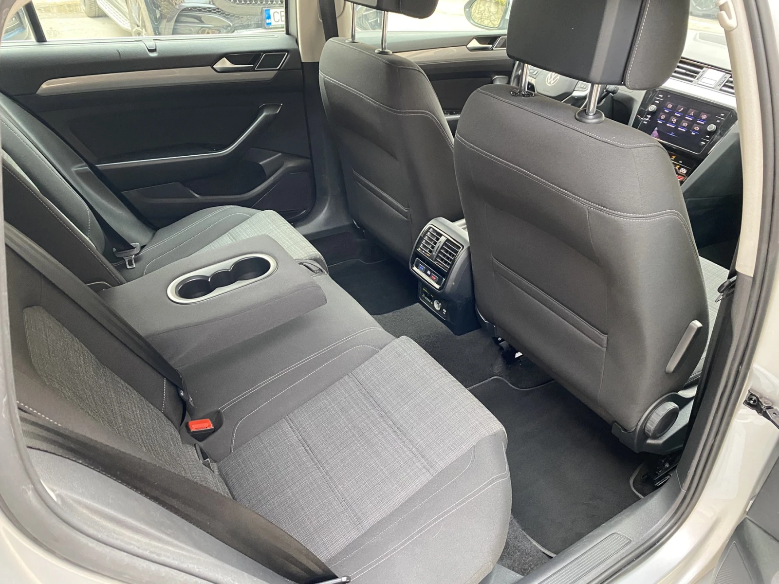 VW Passat 2.0 TDI EVO / DSG7 / Business / LED/ACC | Mobile.bg � ����������� 13