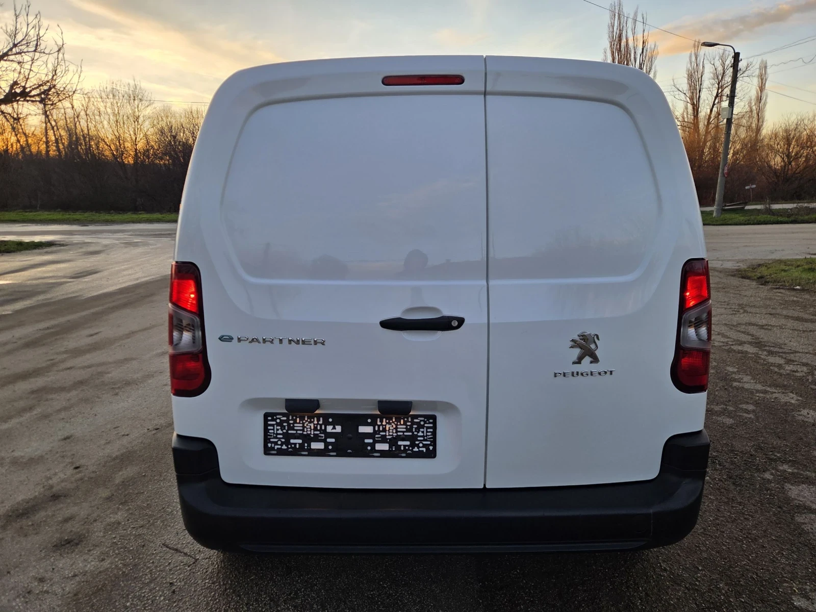 Peugeot Partner 50kWh - изображение 7