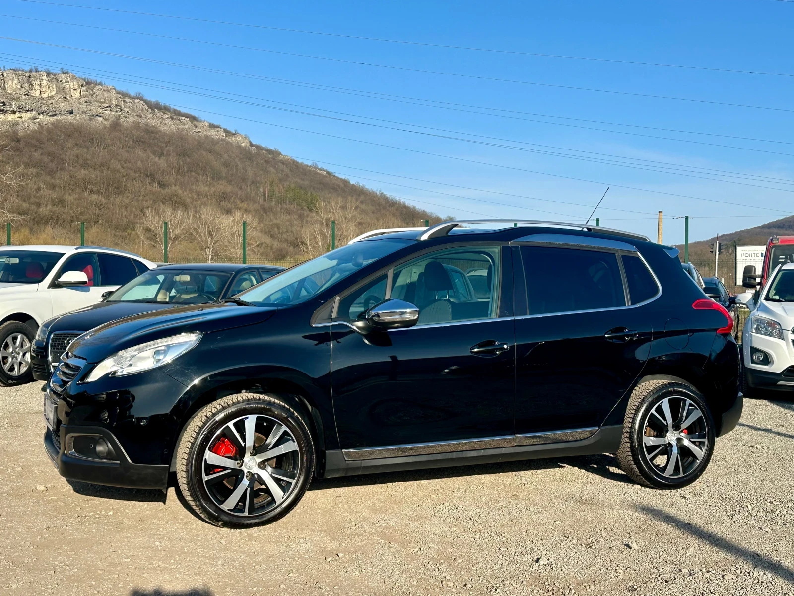 Peugeot 2008 1.6HDI-ALLURE-NAVI-LED-ПАНОРАМА, снимка 2 - Автомобили и джипове - 53856210