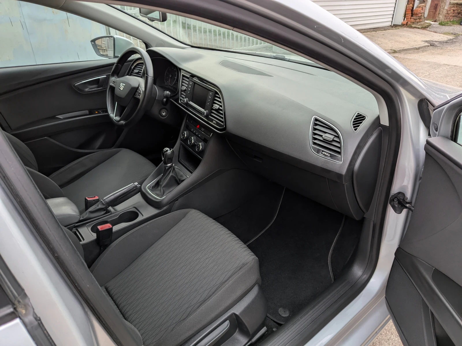 Seat Leon * ФАБРИЧЕН МЕТАН* LED* MATRIX* КАТО НОВА* , снимка 10 - Автомобили и джипове - 53953433