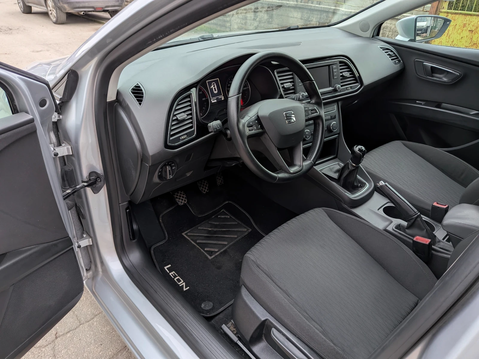 Seat Leon * ФАБРИЧЕН МЕТАН* LED* MATRIX* КАТО НОВА* , снимка 9 - Автомобили и джипове - 53953433