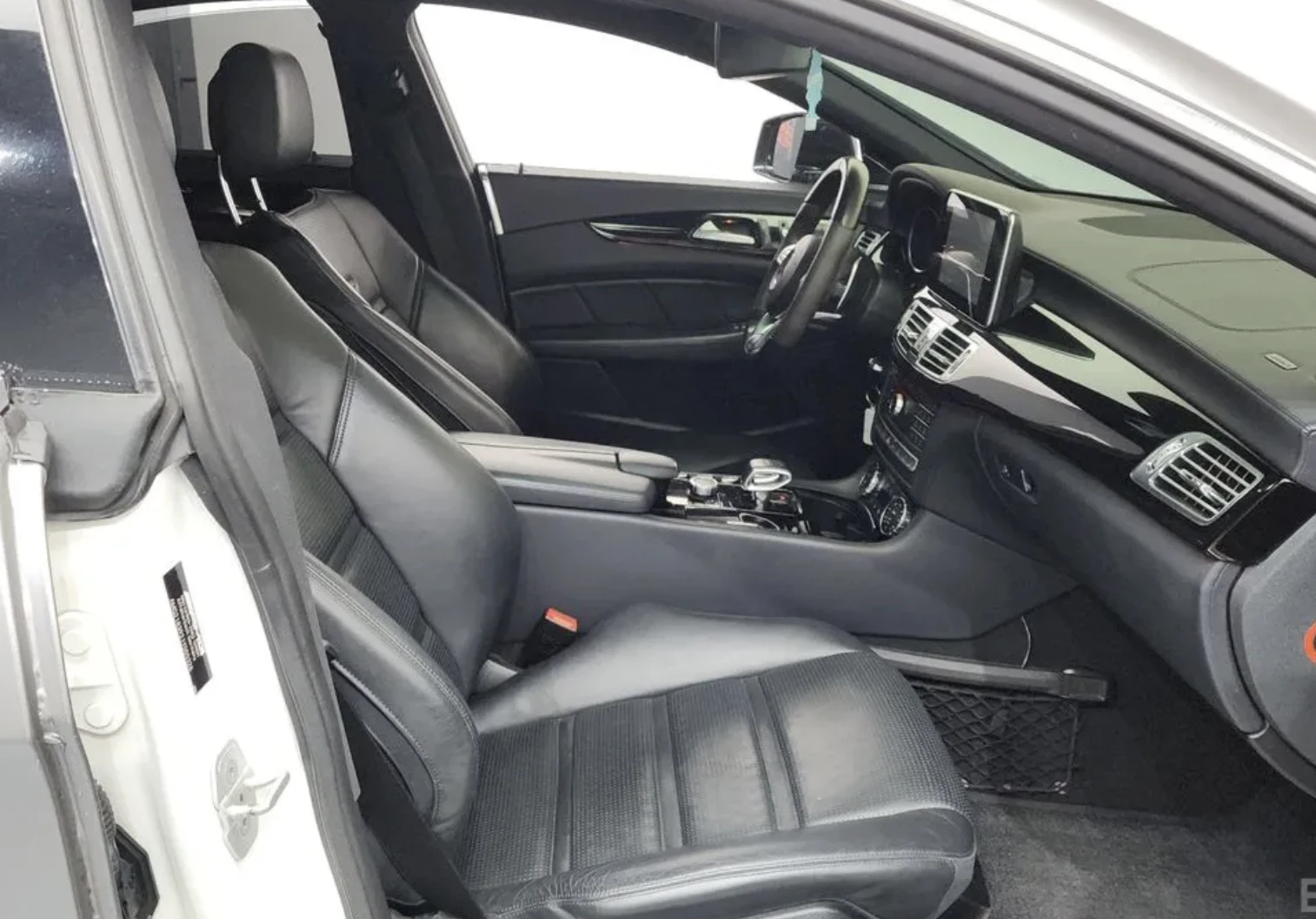 Mercedes-Benz CLS 63 AMG 4MATIC* 360* Подгрев* Обдухване* Кейлес* МАСАЖИ* П, снимка 11 - Автомобили и джипове - 54021385