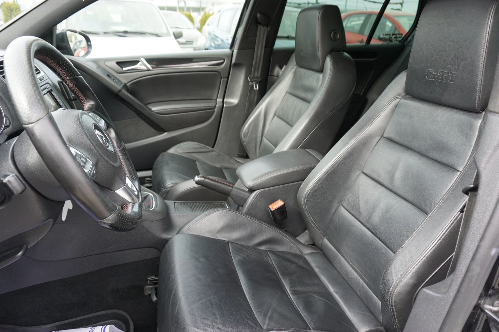 VW Golf 2.0 GTI/Обслужена/Нави/Ксенон/Кожа, снимка 9 - Автомобили и джипове - 54223468