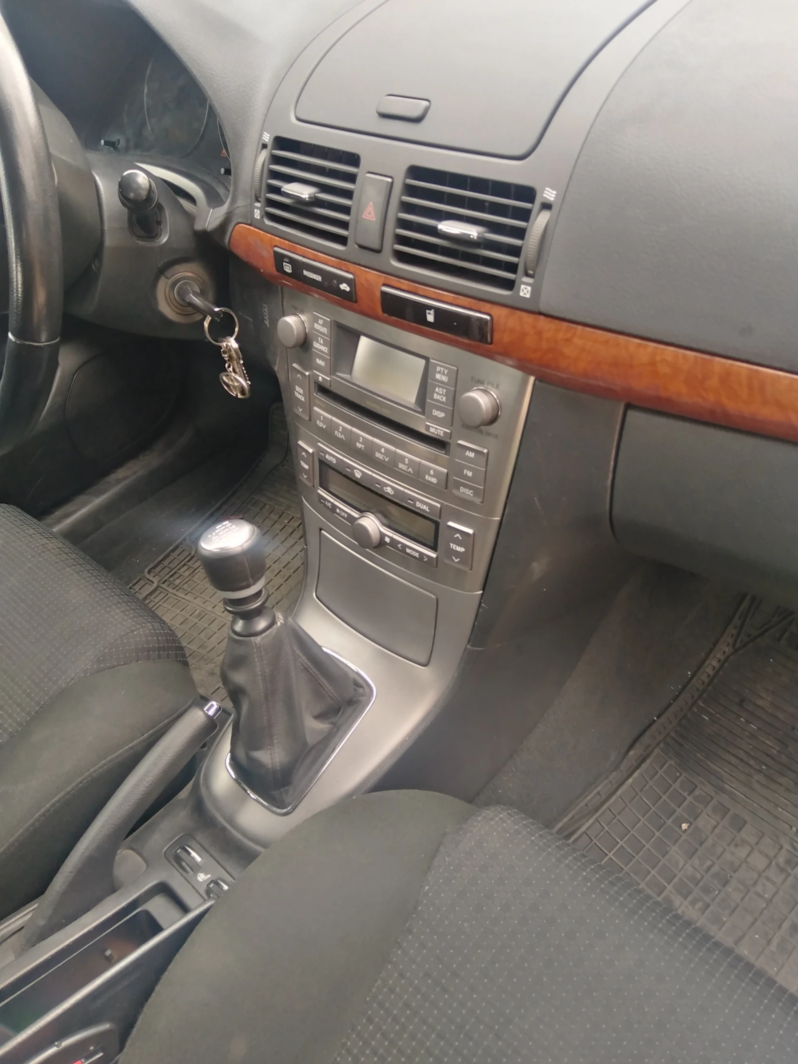 Toyota Avensis T25 2, 0 D4D, снимка 6 - Автомобили и джипове - 54415977