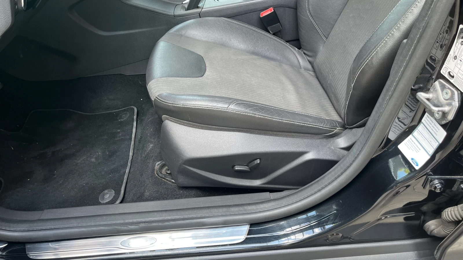 Ford Focus 1.6 turbo Titanium, снимка 11 - Автомобили и джипове - 55250359