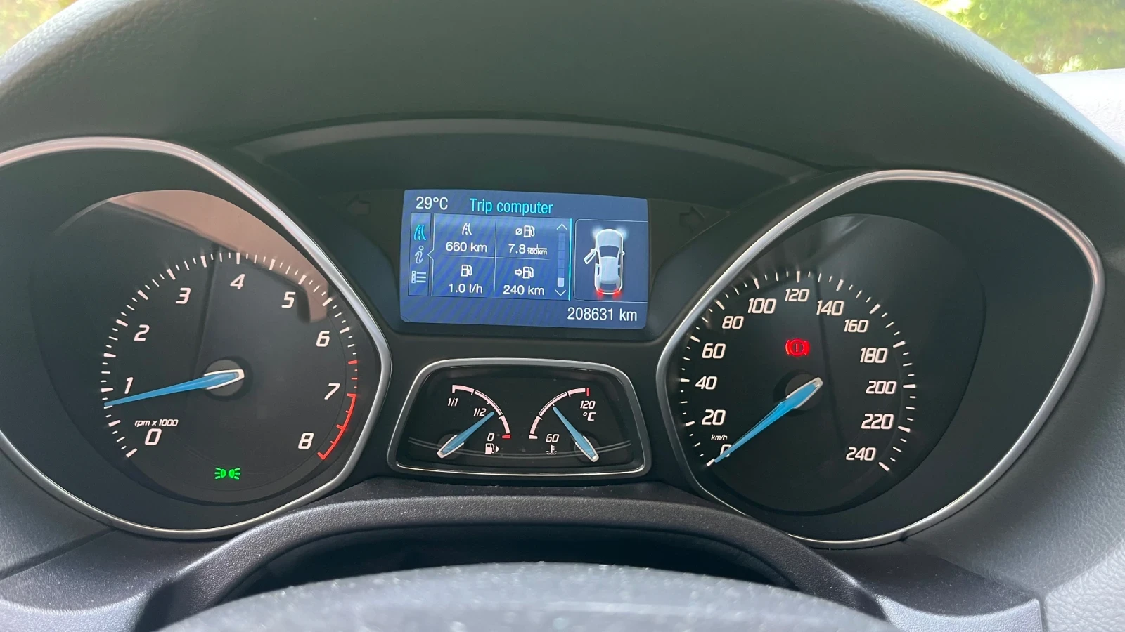 Ford Focus 1.6 turbo Titanium, снимка 12 - Автомобили и джипове - 55250359