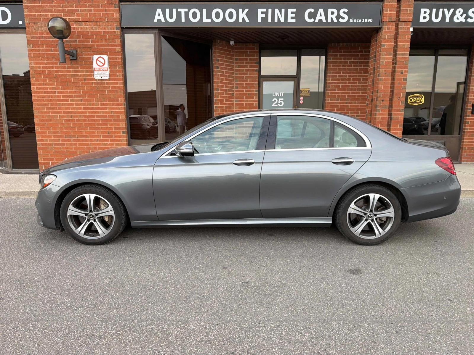 Mercedes-Benz E 400 4МАТIC| DIS| BURMESTER| 360КАМЕРИ, снимка 2 - Автомобили и джипове - 56139056