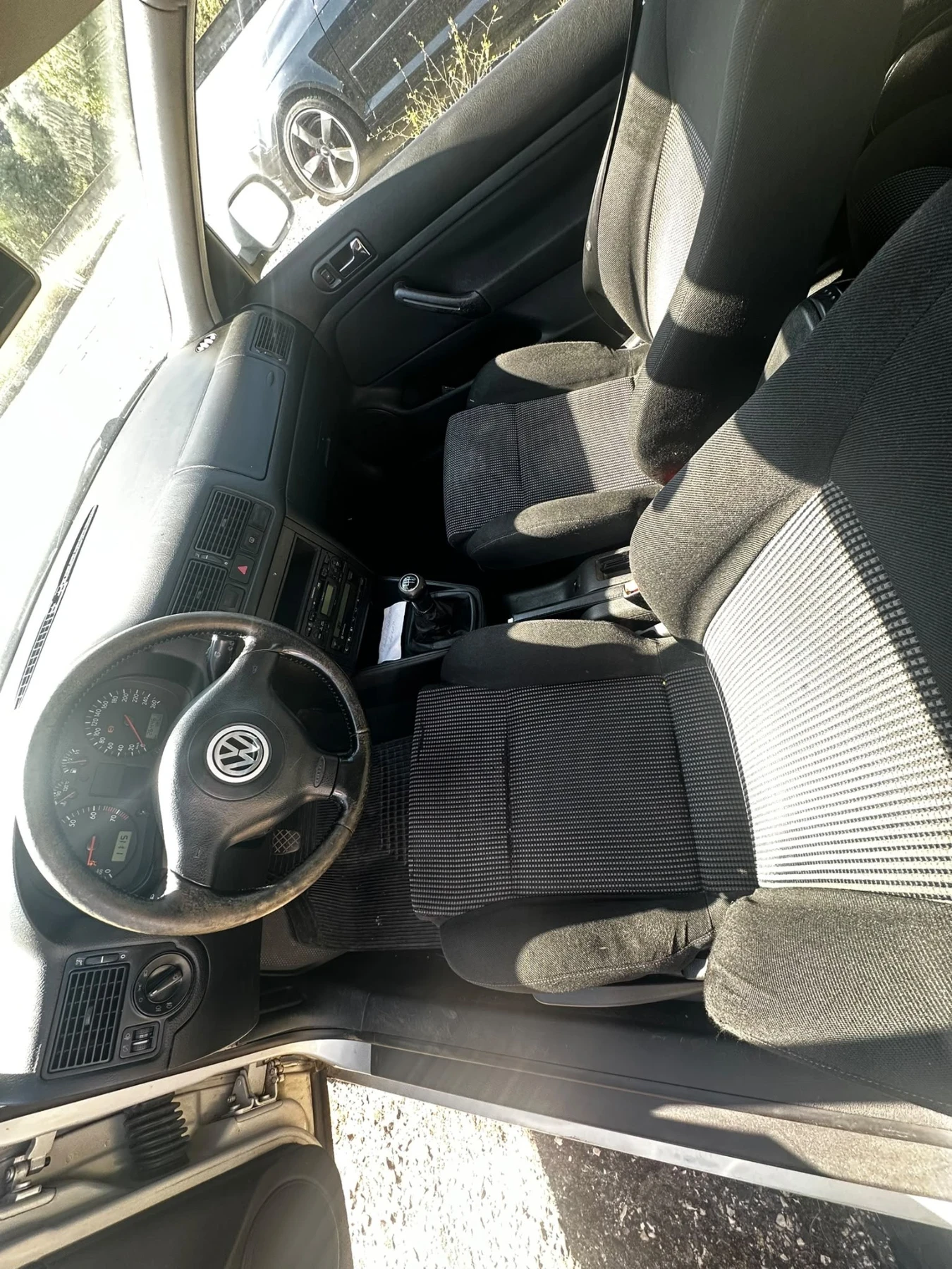 VW Golf 1.6i/101к.с, снимка 7 - Автомобили и джипове - 56449570