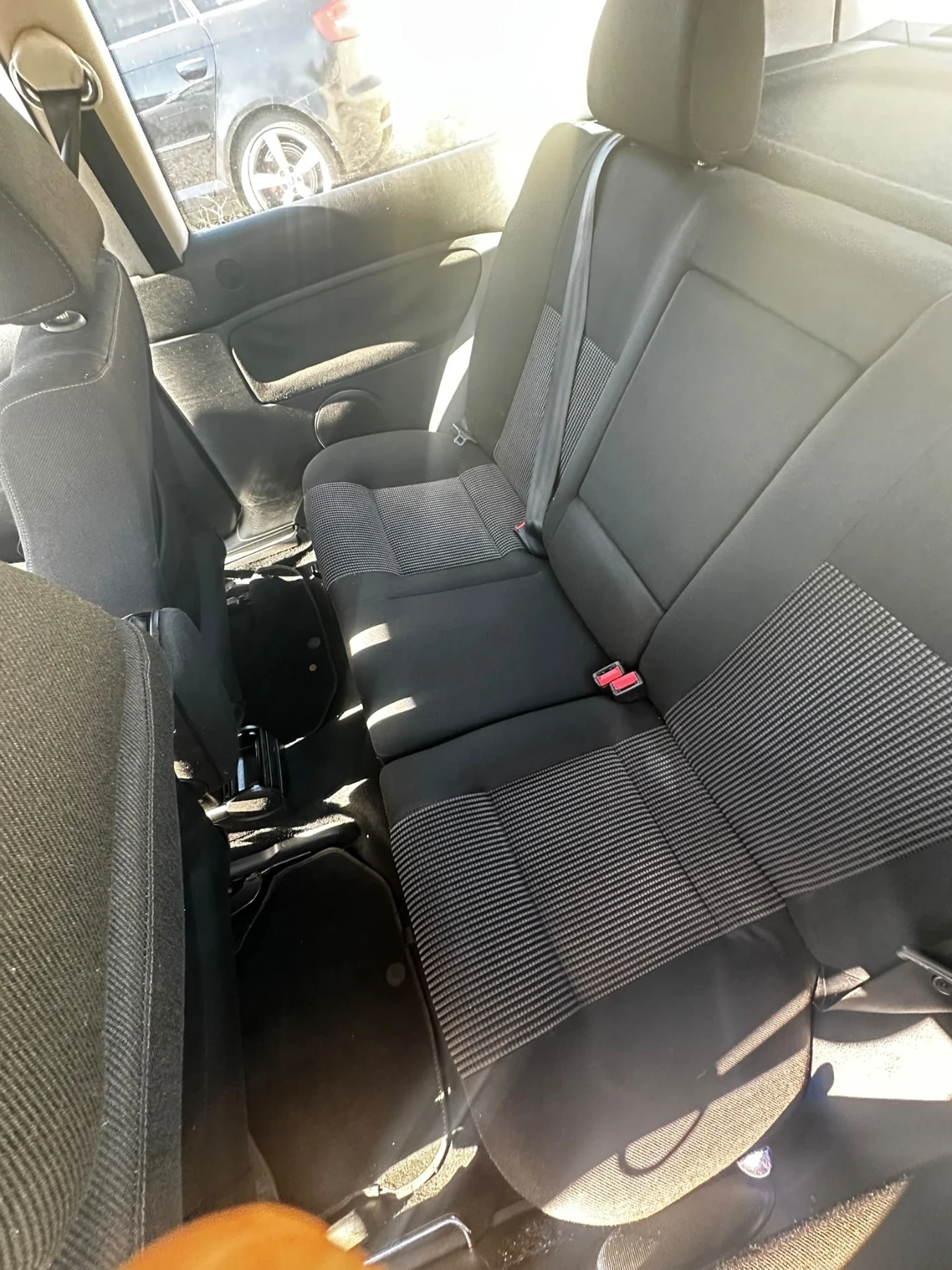 VW Golf 1.6i/101к.с, снимка 8 - Автомобили и джипове - 56449570