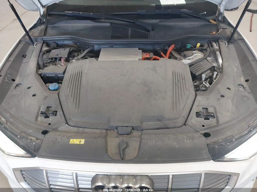 Audi E-Tron Premium Plus, снимка 10 - Автомобили и джипове - 56618841