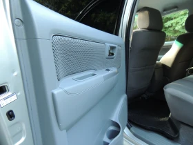 Toyota Hilux 3.0 D4D AUTO от България/гаражен, снимка 7