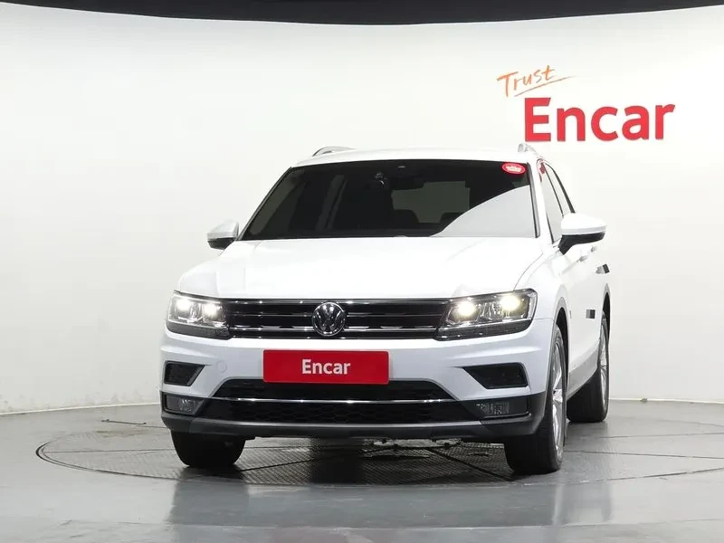 VW Tiguan 2.0 TDI PREMIUM, снимка 3 - Автомобили и джипове - 55357302
