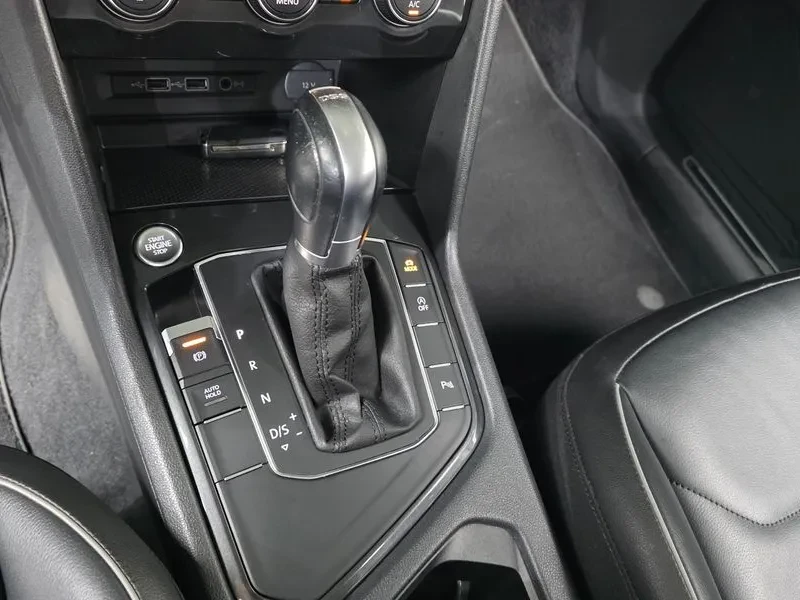 VW Tiguan 2.0 TDI PREMIUM, снимка 9 - Автомобили и джипове - 55357302