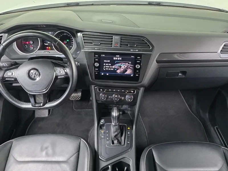 VW Tiguan 2.0 TDI PREMIUM, снимка 7 - Автомобили и джипове - 55357302