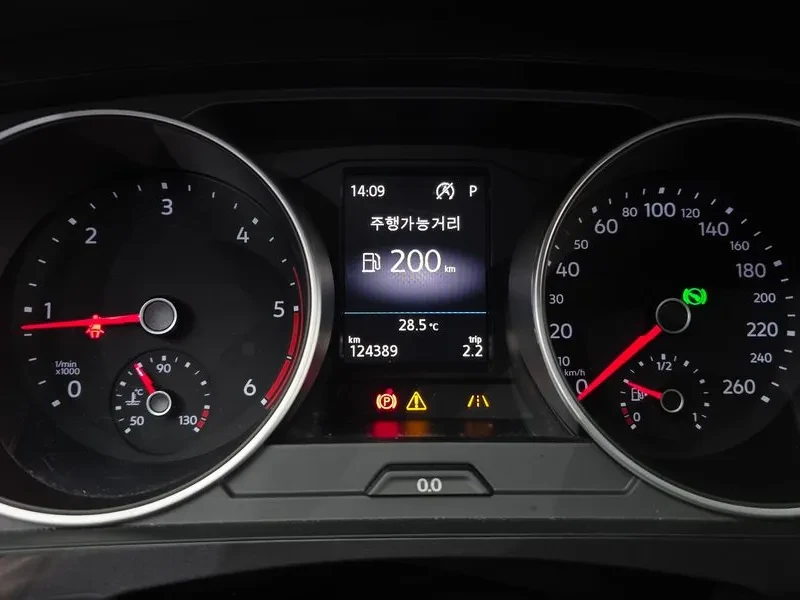 VW Tiguan 2.0 TDI PREMIUM, снимка 8 - Автомобили и джипове - 55357302