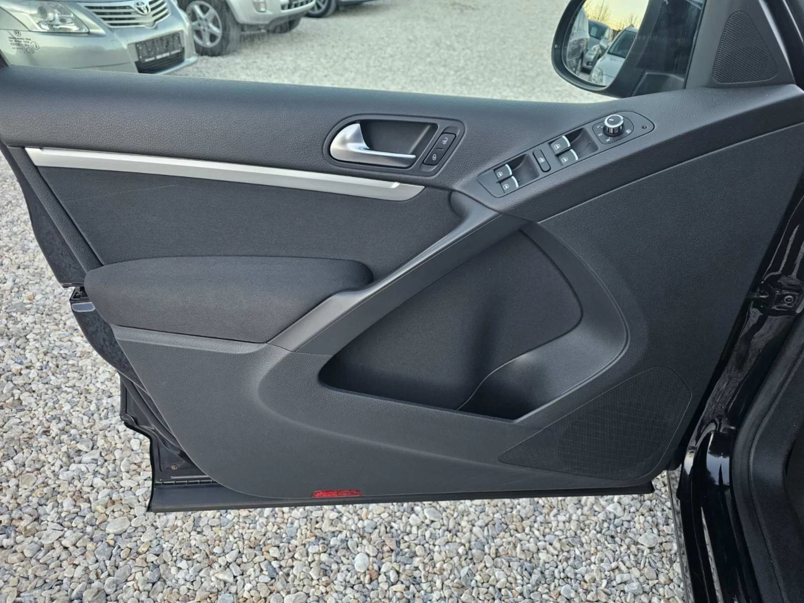 VW Tiguan 2.0/HIGHLINE/BLUEMOTION/NAVI/КАТО НОВ | Mobile.bg — изображение 16