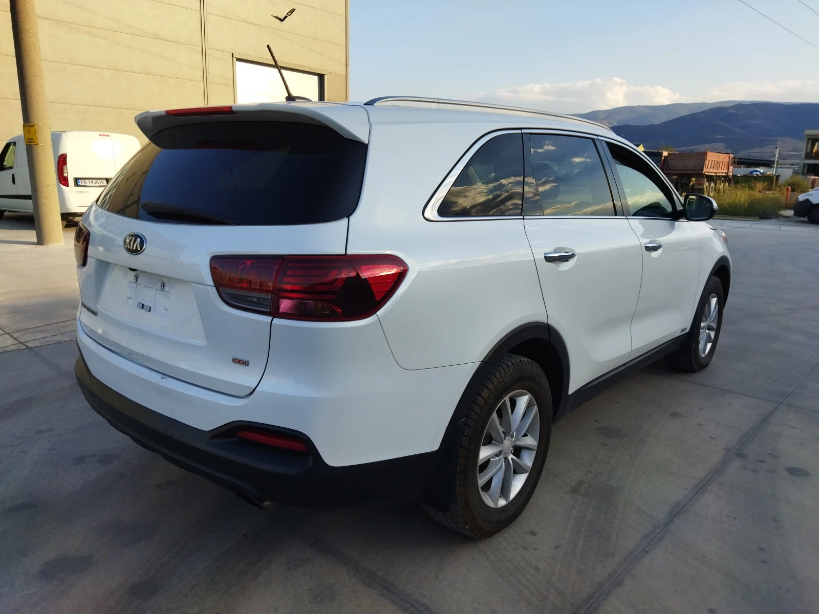 Kia Sorento 2.4 AWD, снимка 4 - Автомобили и джипове - 53936606