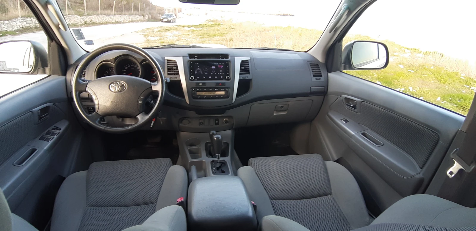 Toyota Hilux 3.0 D4D AUTO от България/гаражен, снимка 4 - Автомобили и джипове - 56120946