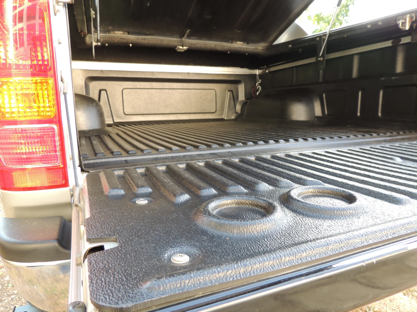 Toyota Hilux 3.0 D4D AUTO от България/гаражен, снимка 13 - Автомобили и джипове - 56120946