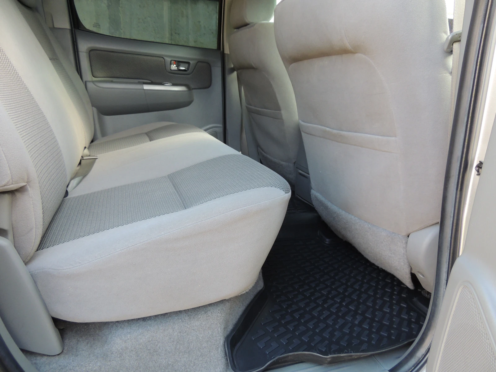 Toyota Hilux 3.0 D4D AUTO от България/гаражен, снимка 6 - Автомобили и джипове - 56120946