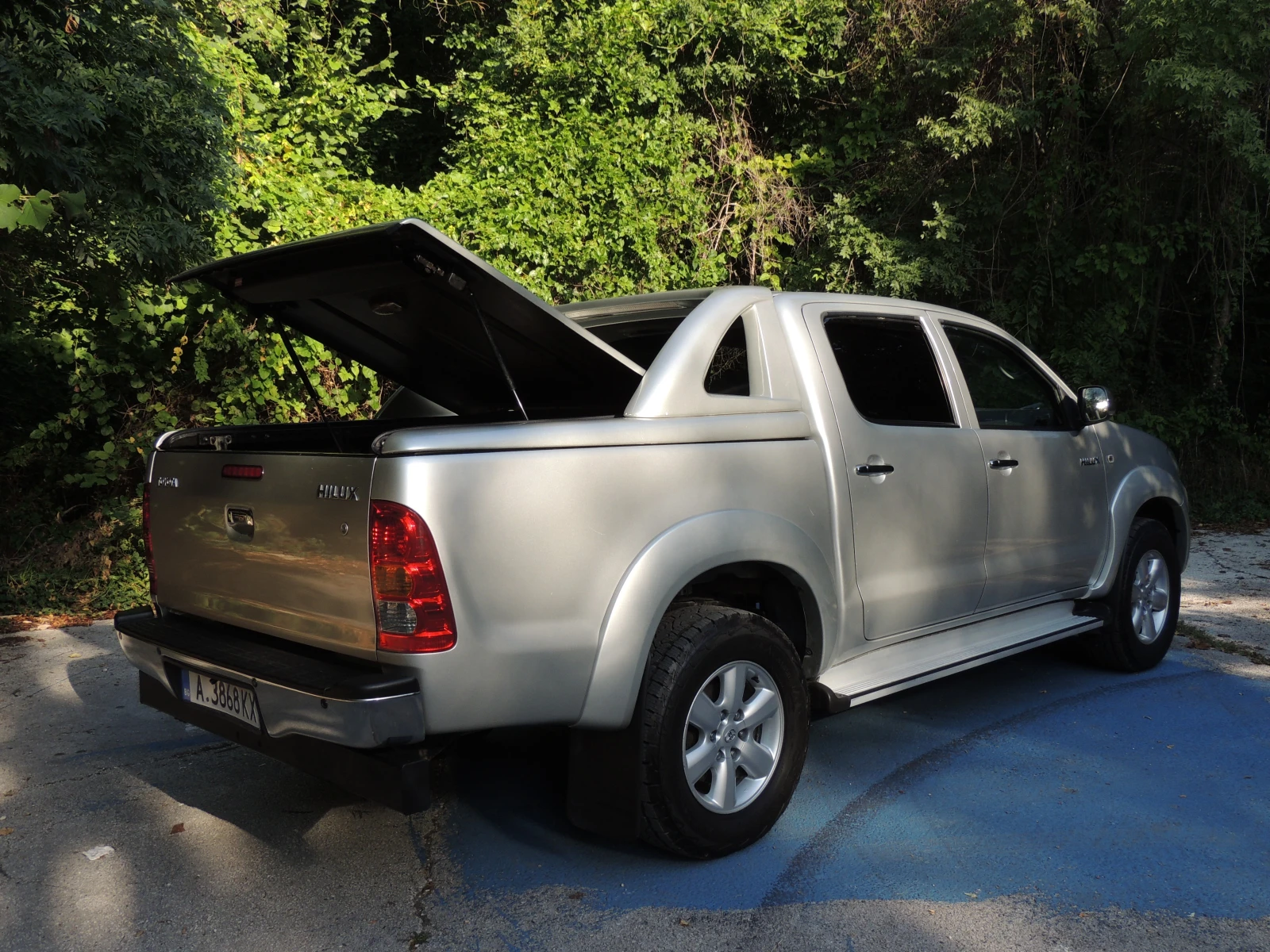 Toyota Hilux 3.0 D4D AUTO от България/гаражен, снимка 3 - Автомобили и джипове - 56120946