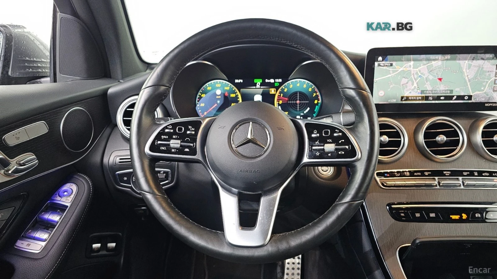 Mercedes-Benz GLC 300 AMG* DIGITAL* ПАМЕТ* КАМЕРА* HEADUP* ДИСТРОНИК, снимка 13 - Автомобили и джипове - 56169970