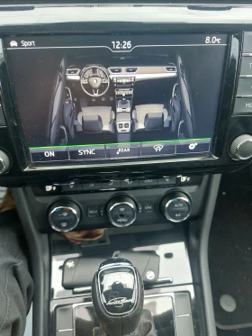 Skoda Superb L&K-2.0-TDI 190кс/DSG-4x4- Автом-Пано-Distro Камер, снимка 16