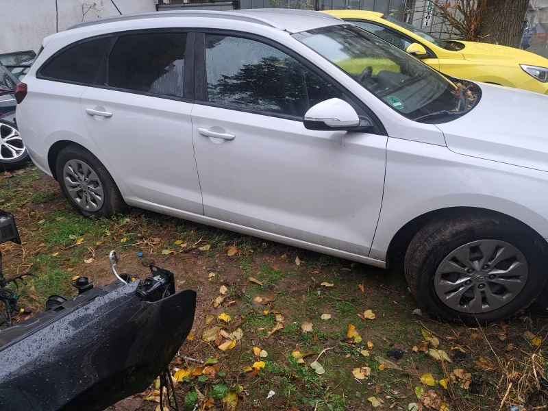 Hyundai I30 1.4, снимка 3 - Автомобили и джипове - 47953146