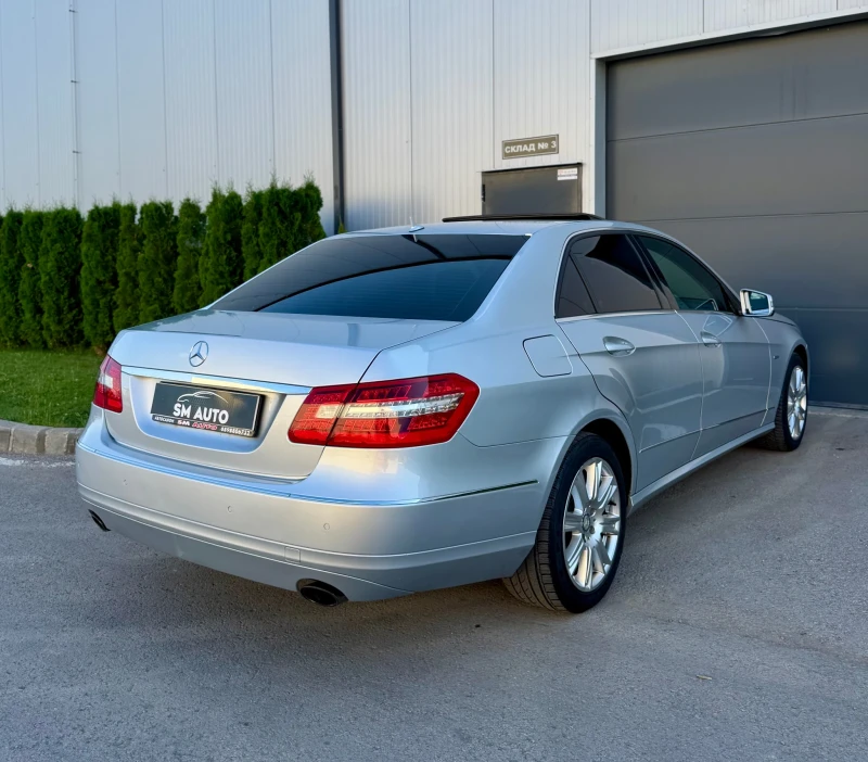 Mercedes-Benz E 350 4Matic, снимка 5 - Автомобили и джипове - 51446160