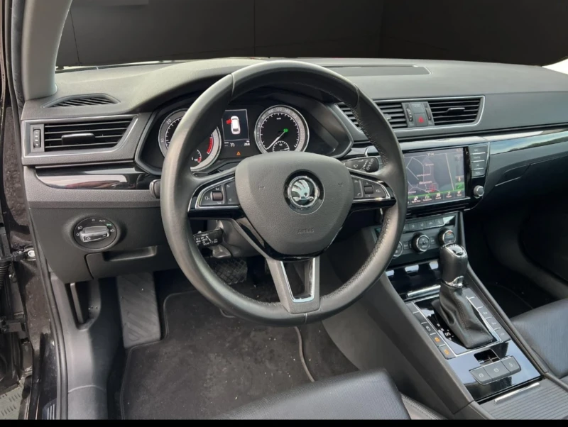 Skoda Superb L&K-2.0-TDI 190кс/DSG-4x4- Автом-Пано-Distro Камер, снимка 10 - Автомобили и джипове - 52080625