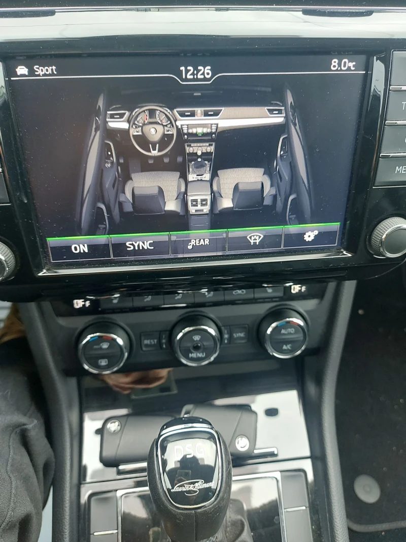 Skoda Superb L&K-2.0-TDI 190кс/DSG-4x4- Автом-Пано-Distro Камер, снимка 16 - Автомобили и джипове - 52080625