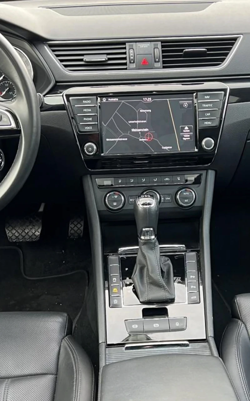 Skoda Superb L&K-2.0-TDI 190кс/DSG-4x4- Автом-Пано-Distro Камер, снимка 9 - Автомобили и джипове - 52080625