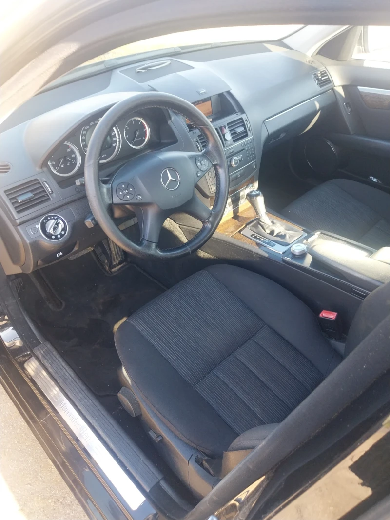 Mercedes-Benz C 220, снимка 9 - Автомобили и джипове - 52698534
