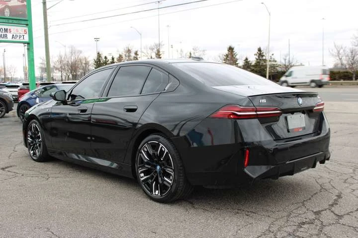 BMW i5 M60 | No Accident | Red Interior | Clean Carfax, снимка 4 - Автомобили и джипове - 54124621