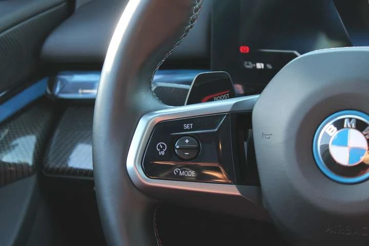 BMW i5 M60 | No Accident | Red Interior | Clean Carfax, снимка 12 - Автомобили и джипове - 54124621