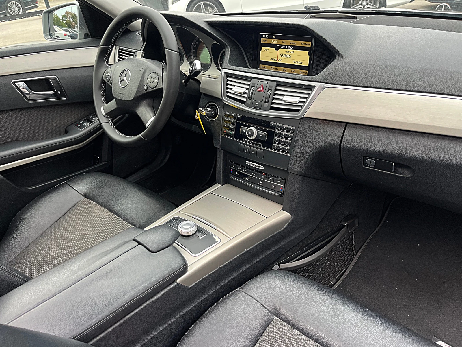 Mercedes-Benz E 350 AMG OPTIK-PANORAMA-AVANGARDE-XENON-LED-GERMANIA-!! | Mobile.bg — изображение 14
