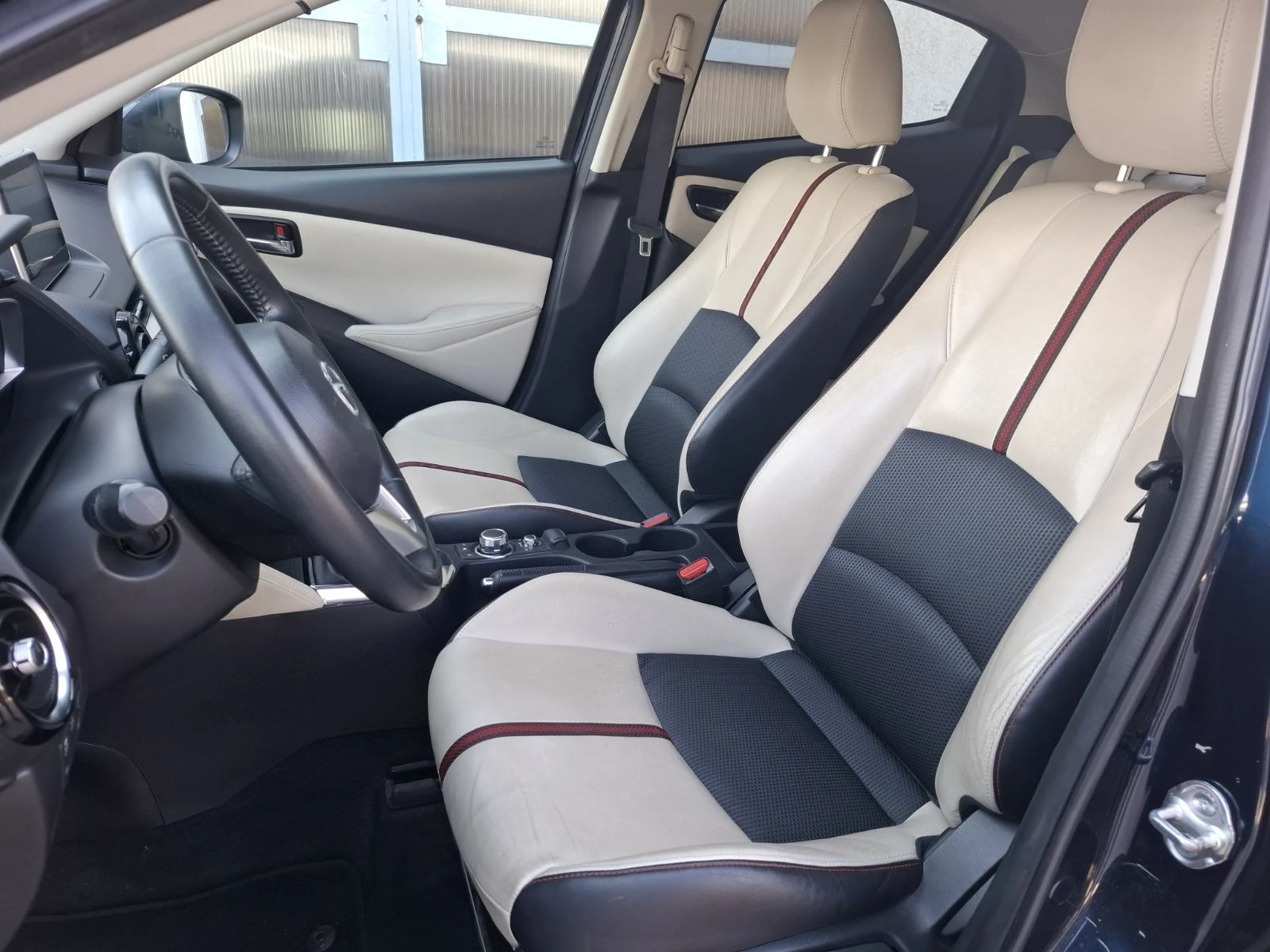 Mazda 2 1.5i SkyG Revolution Euro6B - изображение 10
