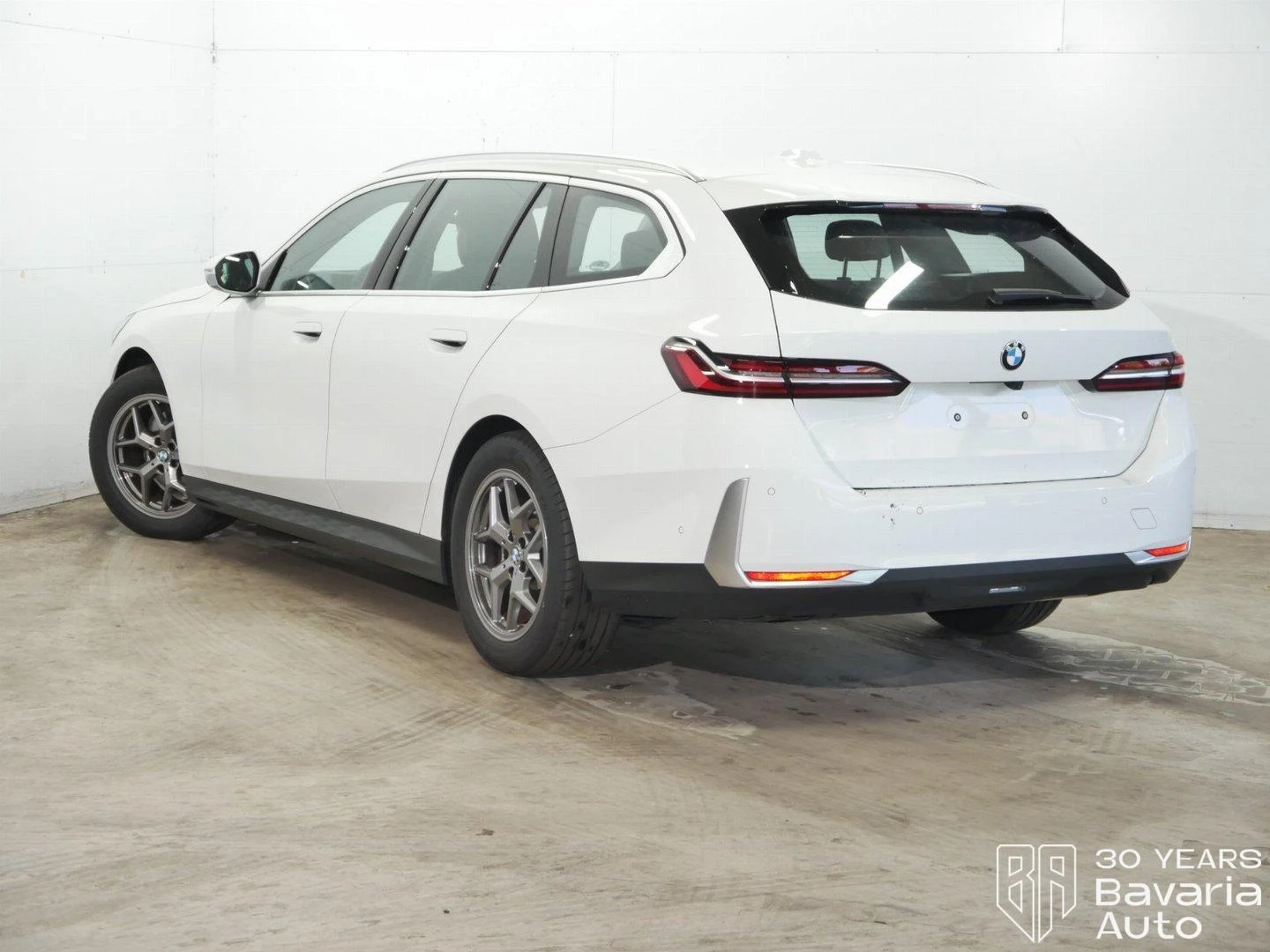 BMW 520 d xDrive Touring Steptronic - изображение 2