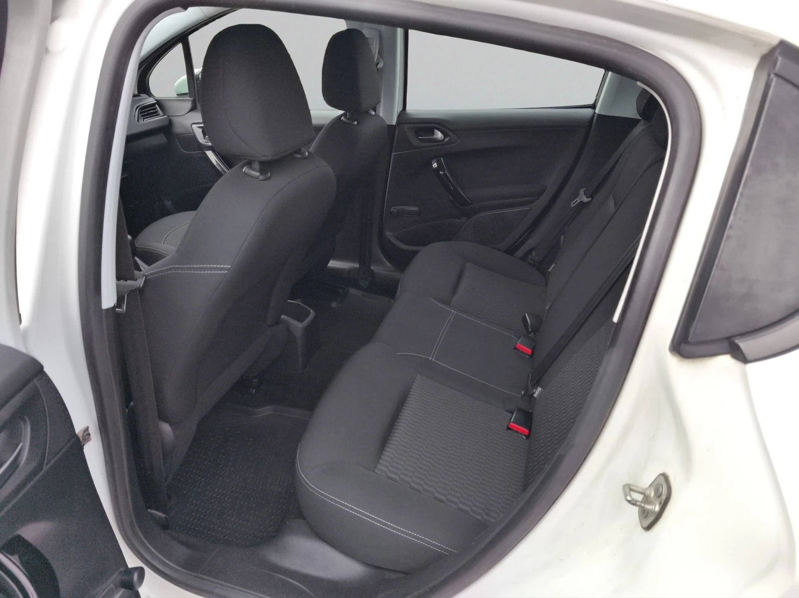 Peugeot 208 5P ACTIVE 1.2 VTi 68 BVM5 EURO 6.2 // 1812163 | Mobile.bg � ����������� 11