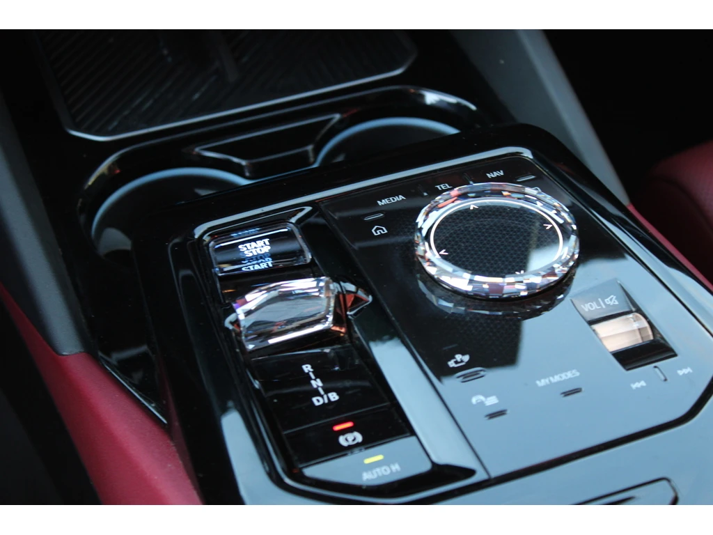 BMW i5 M60 | No Accident | Red Interior | Clean Carfax, снимка 10 - Автомобили и джипове - 54124621